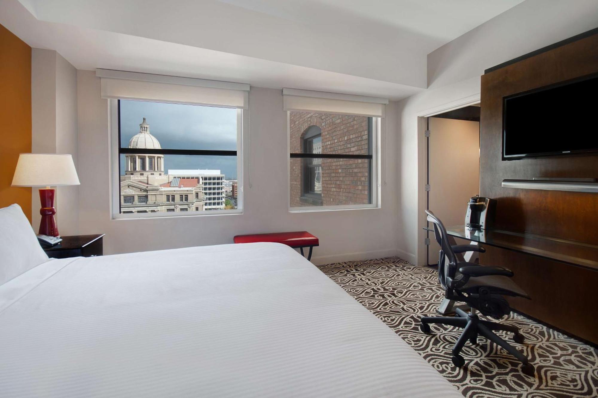 The Sam Houston Hotel, Curio Collection By Hilton Exterior photo
